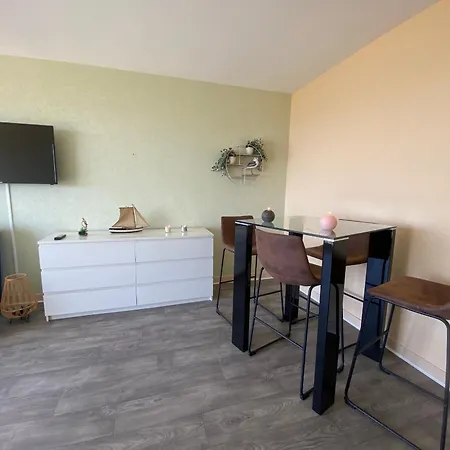 T2 Renove Avec Balcon Et Parking, Acces Direct - Brevin - Fr-1-364-115 Apartment *