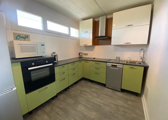 T2 Renove Avec Balcon Et Parking, Acces Direct - Brevin - Fr-1-364-115 Apartment *